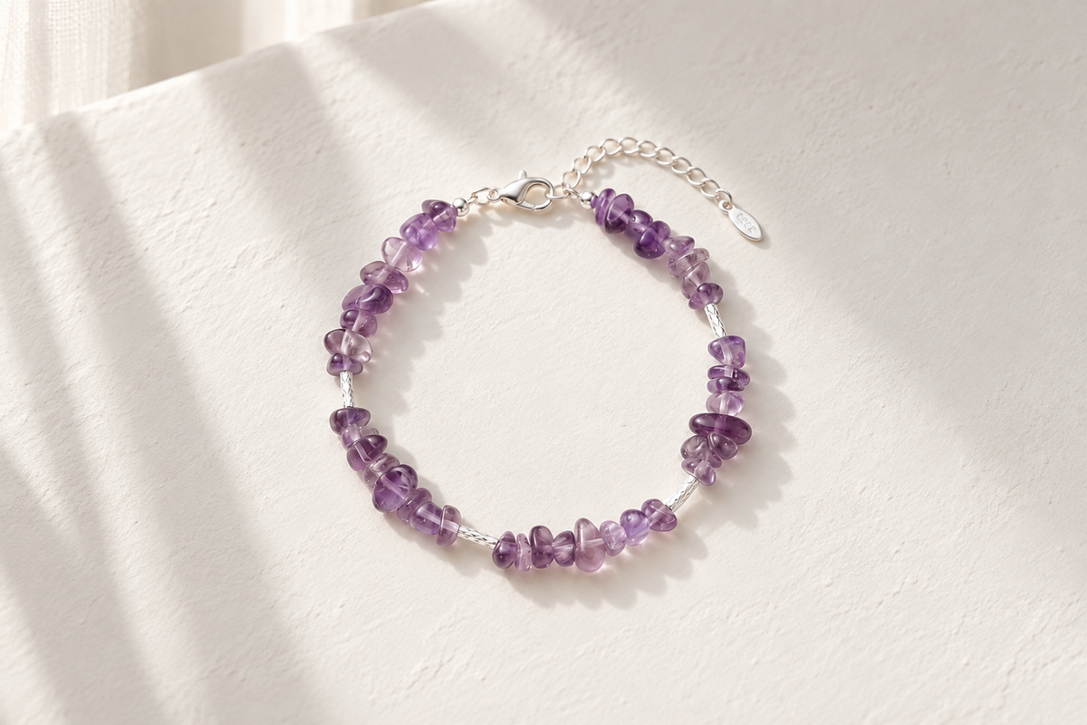 What are the benefits of an Alashan agate bracelet?