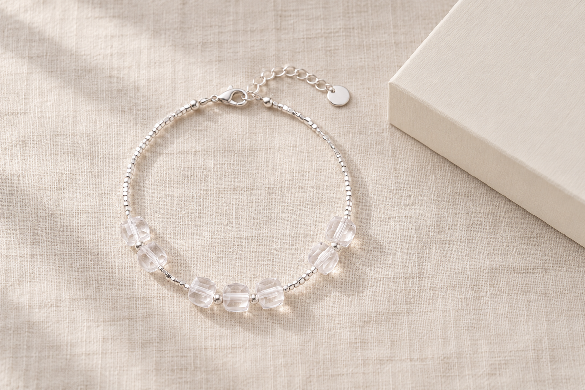 Amethyst vs clear quartz: which is better for a crystal bracelet gift set?