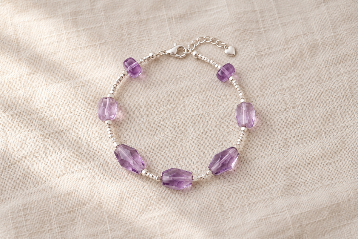 Left Hand vs Right Hand: Which Is Better for an Aquamarine Bracelet?