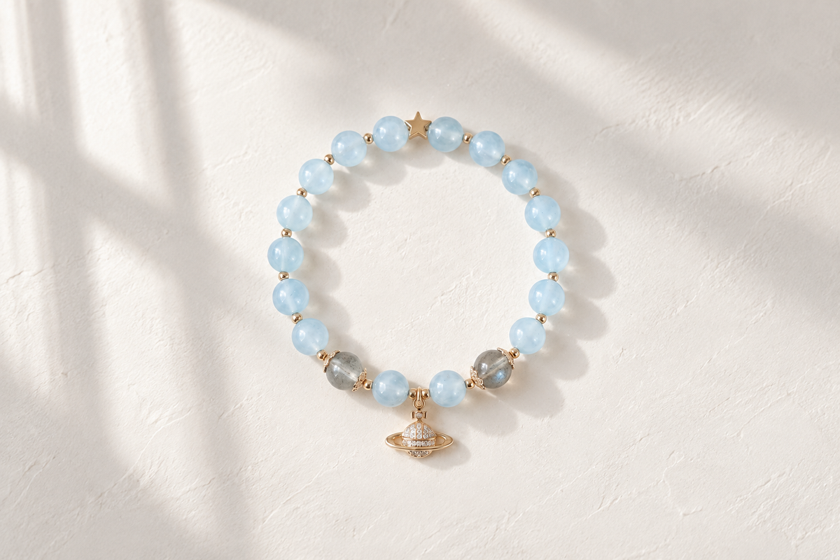 Which aquamarine bracelet style should men wear for calm, according to crystal lore?