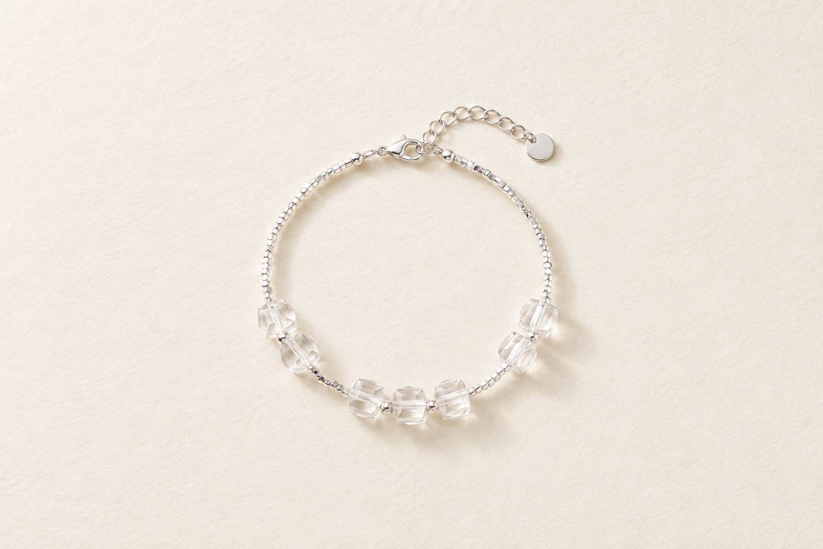 Which Hand Should Women Wear a Clear Quartz Bracelet On?
