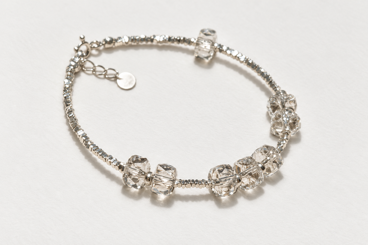 Clear Quartz vs Amethyst Bracelet: Which Is Better for Traditional Benefits?
