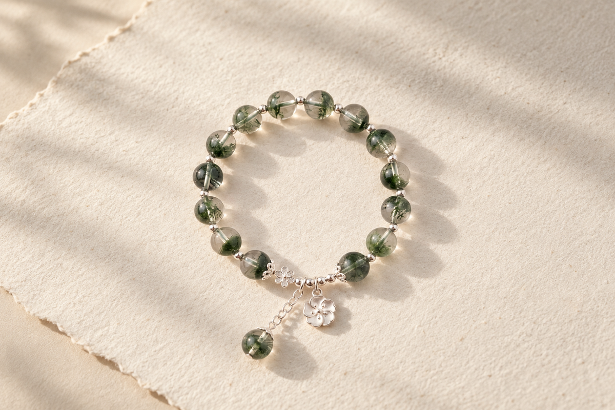Which Hand Should a Man Wear a Crystal Bracelet On for the Right Energy?