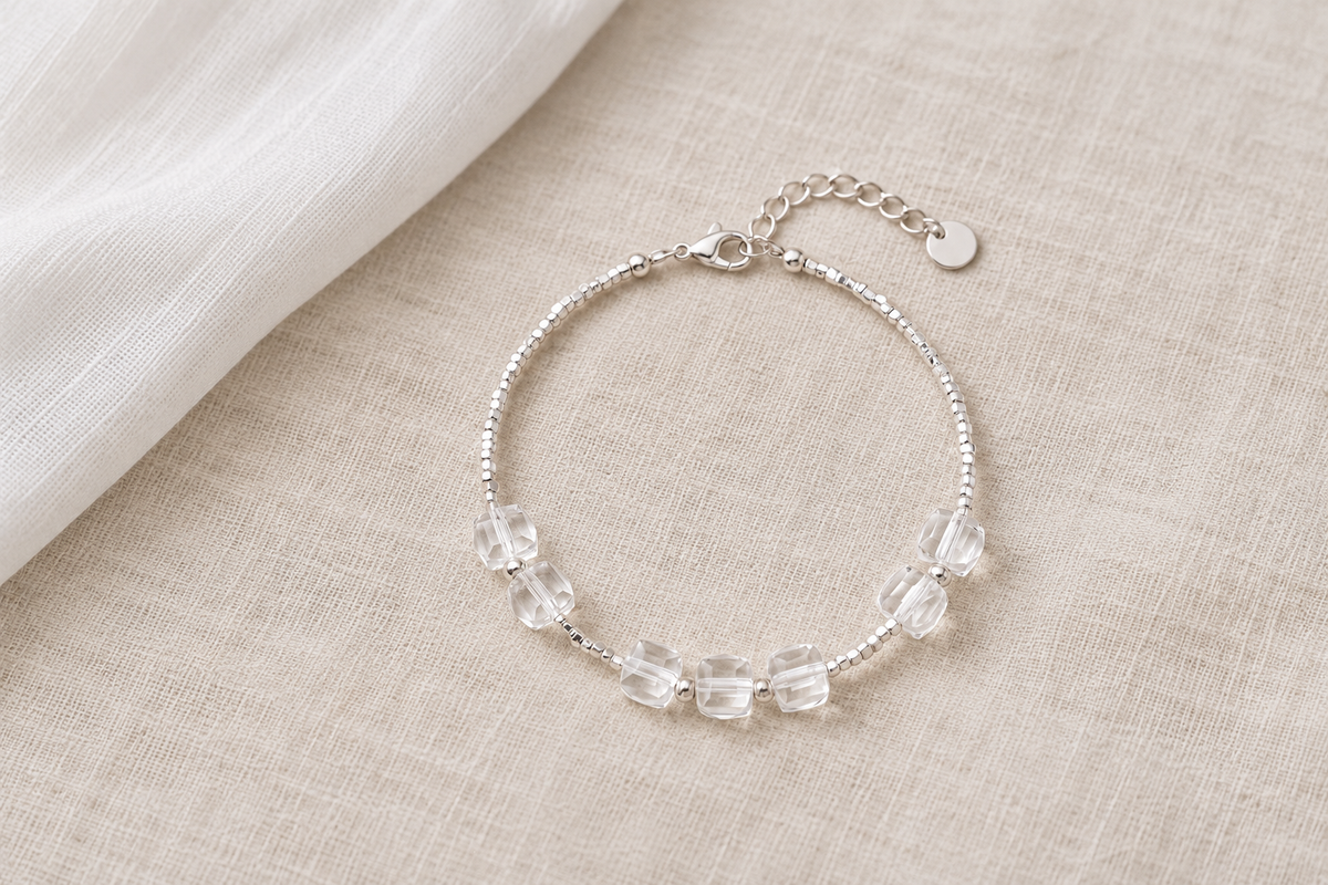 Diamond-Cut vs Smooth Clear Quartz Bracelet: Which Is Worth It for Everyday Clarity?