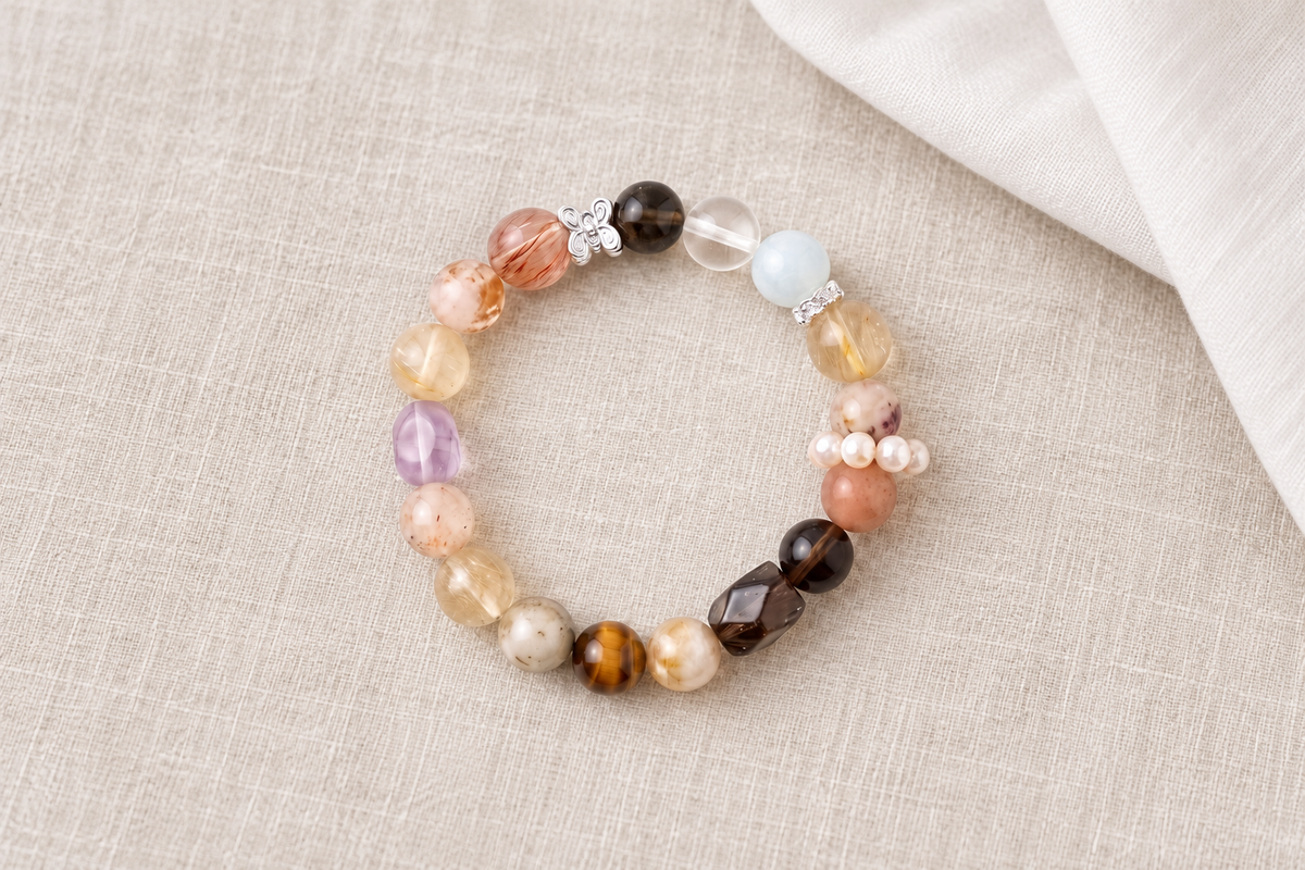 Can I Wear a Labradorite Bracelet on My Right Hand?