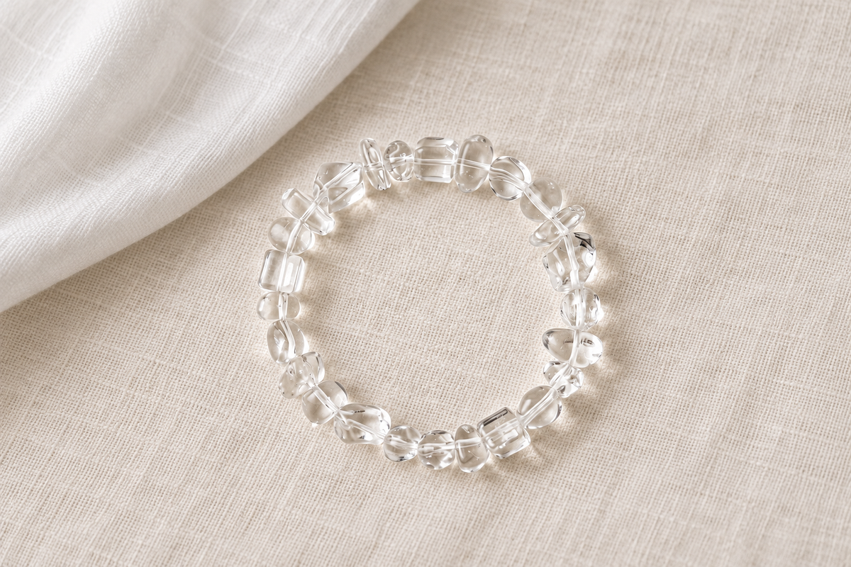 Can men wear a clear crystal bracelet?
