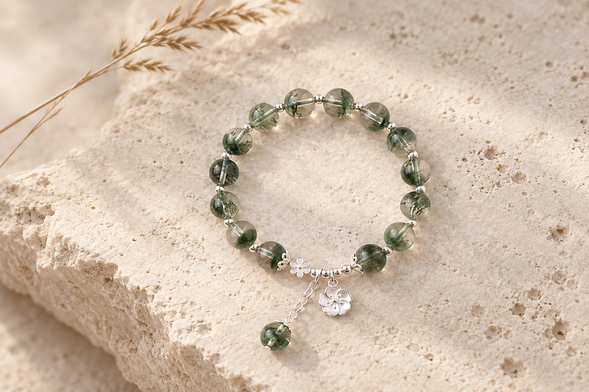 What are the benefits of wearing a moss agate bracelet?